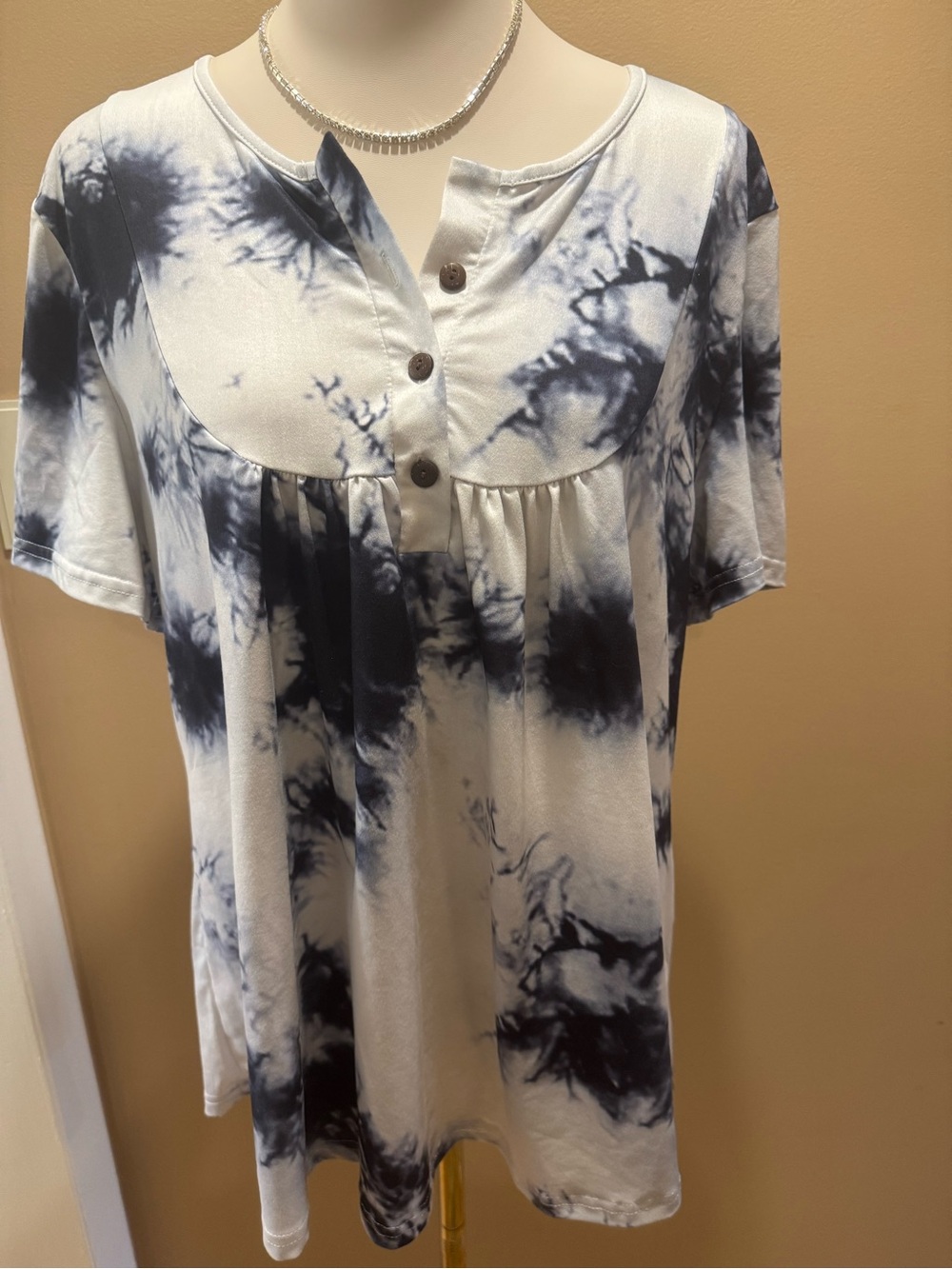 Women’s Short Sleeve Tie-Dye Henley Top - Black & White